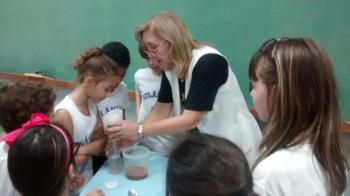 Decantação: separação de misturas 4º ano A