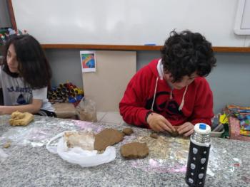 Técnica de escultura em argila - 8º ano B