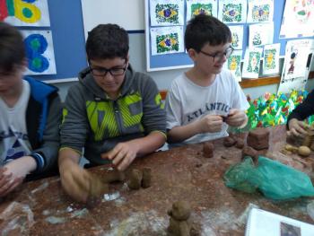 Técnica de escultura em argila - 8º ano B