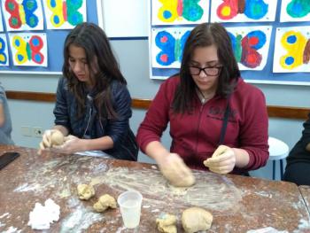 Técnica de escultura em argila - 8º ano B