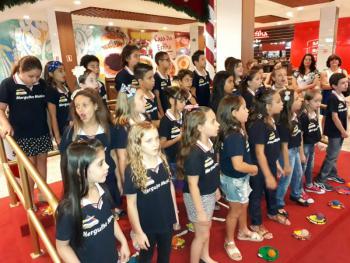 Coral Mergulho Musical no Shopping Piracicaba