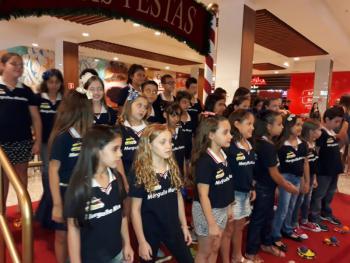 Coral Mergulho Musical no Shopping Piracicaba