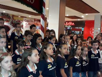 Coral Mergulho Musical no Shopping Piracicaba