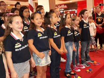 Coral Mergulho Musical no Shopping Piracicaba