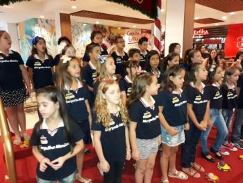 Coral Mergulho Musical no Shopping Piracicaba