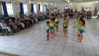 Entrega de doação e Ginástica Acrobática no Lar dos Velhinhos