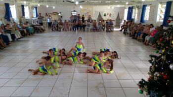 Entrega de doação e Ginástica Acrobática no Lar dos Velhinhos
