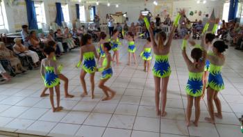 Entrega de doação e Ginástica Acrobática no Lar dos Velhinhos