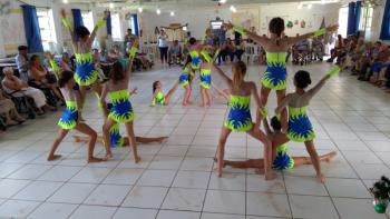 Entrega de doação e Ginástica Acrobática no Lar dos Velhinhos