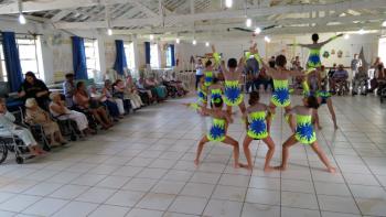 Entrega de doação e Ginástica Acrobática no Lar dos Velhinhos