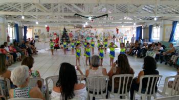 Entrega de doação e Ginástica Acrobática no Lar dos Velhinhos