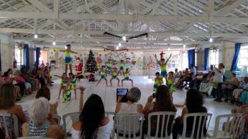 Entrega de doação e Ginástica Acrobática no Lar dos Velhinhos