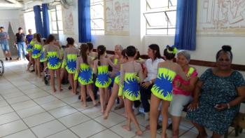 Entrega de doação e Ginástica Acrobática no Lar dos Velhinhos