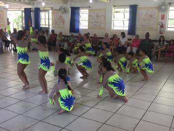 Entrega de doação e Ginástica Acrobática no Lar dos Velhinhos