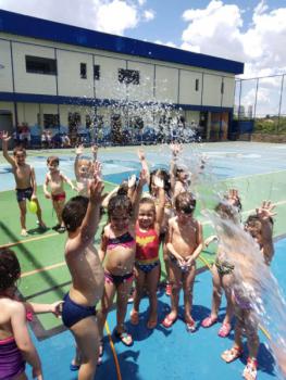 Brincando com Água - Educação Infantil