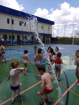 Brincando com Água - Educação Infantil