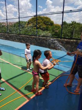 Brincando com Água - Educação Infantil