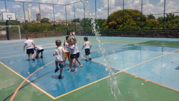 Brincando com Água - Educação Infantil