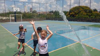 Brincando com Água - Educação Infantil
