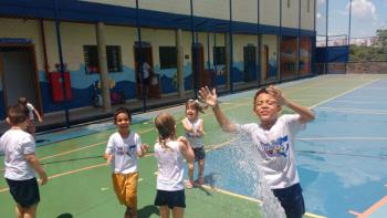 Brincando com Água - Educação Infantil