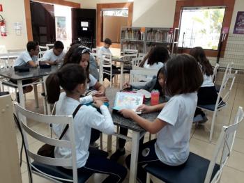 Reading Class (Aula de Leitura) - 5ºs anos A e B