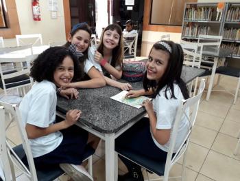 Reading Class (Aula de Leitura) - 5ºs anos A e B