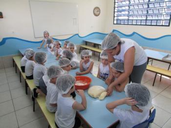 Preparo de pão caseiro - Jardim I