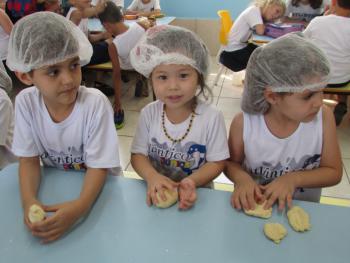 Preparo de pão caseiro - Jardim I