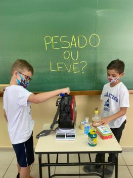 1° anos A e B - Leve ou pesado?