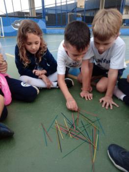 Jogo Pega-Varetas - 1º ano A