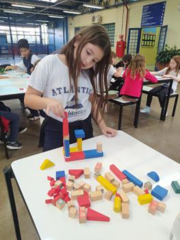 3ºs anos criam esculturas no formato de sólidos geométricos