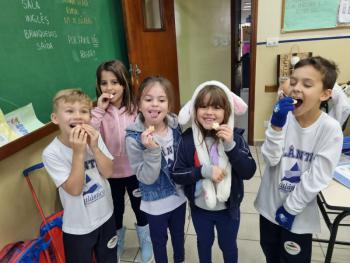 Alunos dos 1ºs anos preparam bolachas